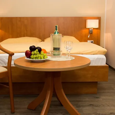 Restaurant Luetkebohmert Szálloda 3*